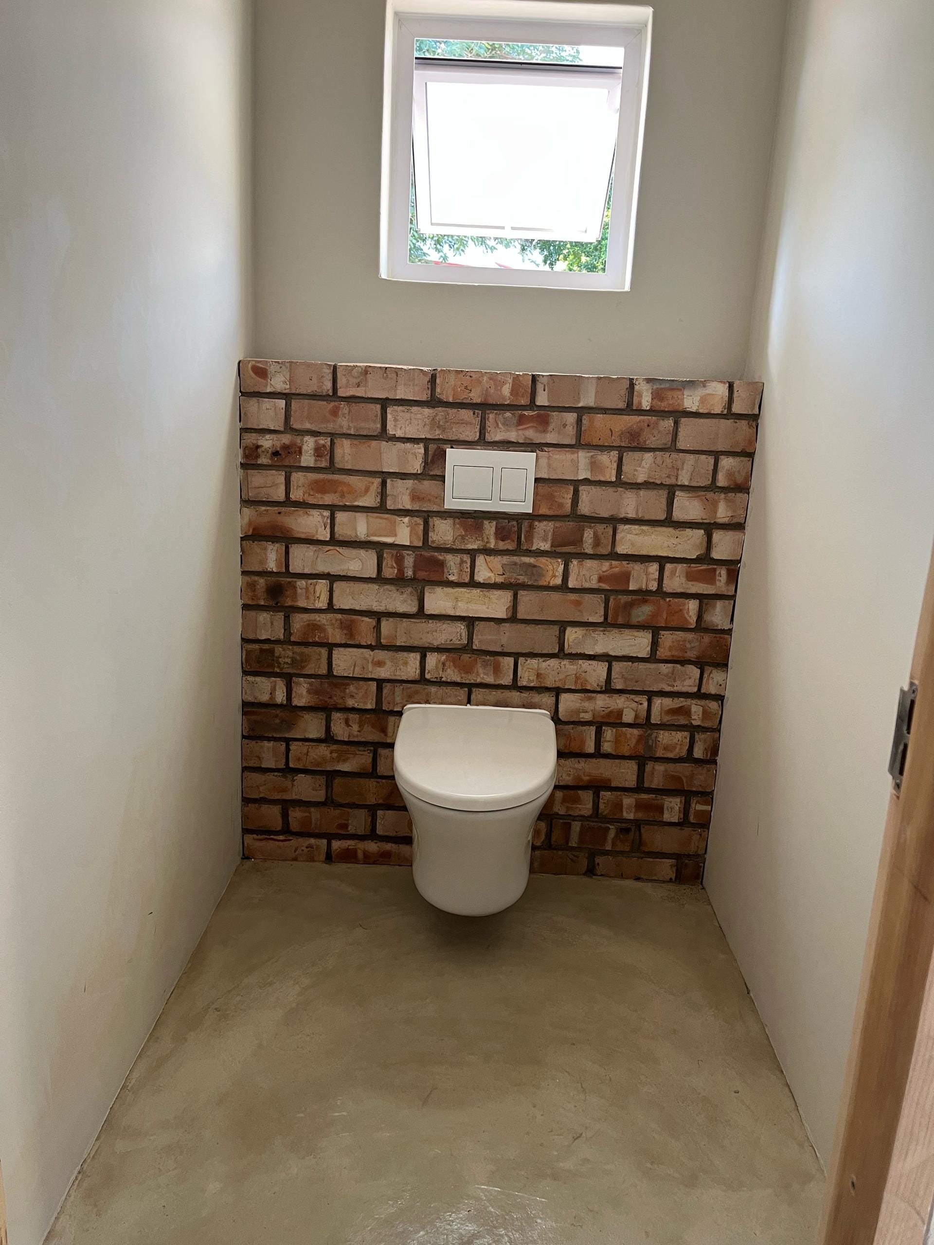 construction, renovation walls and ceilings outdoors