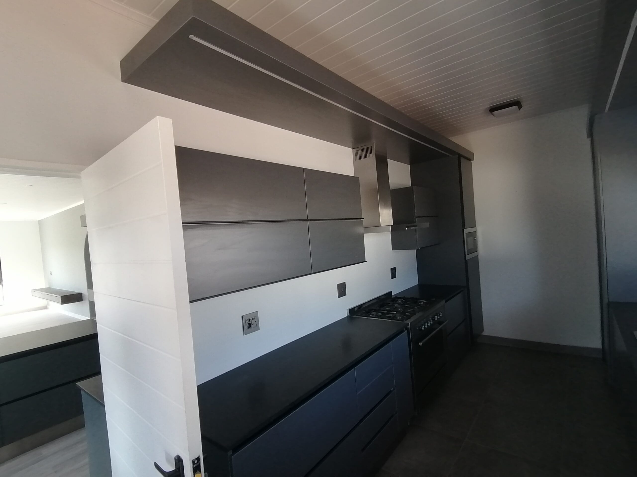 vconstruction, renovation walls and ceilings outdoors